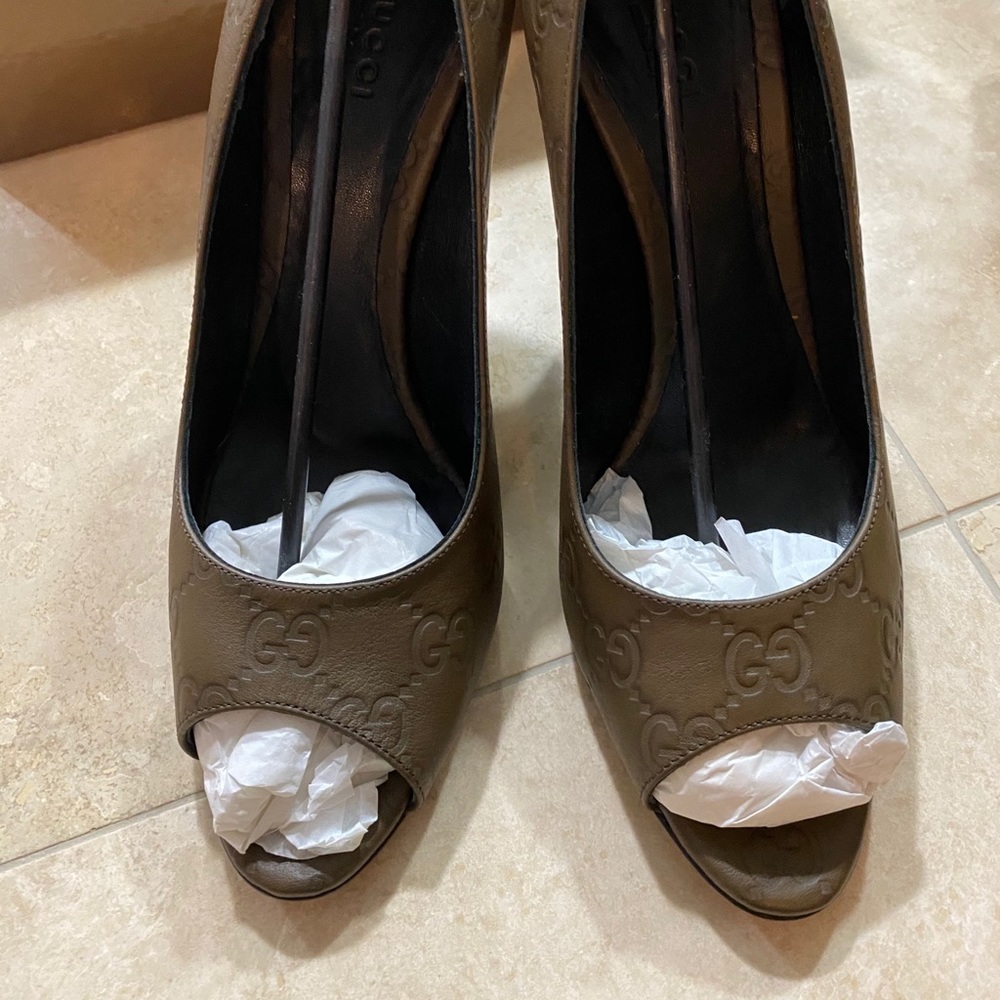 Gucci Open Toe Pumps